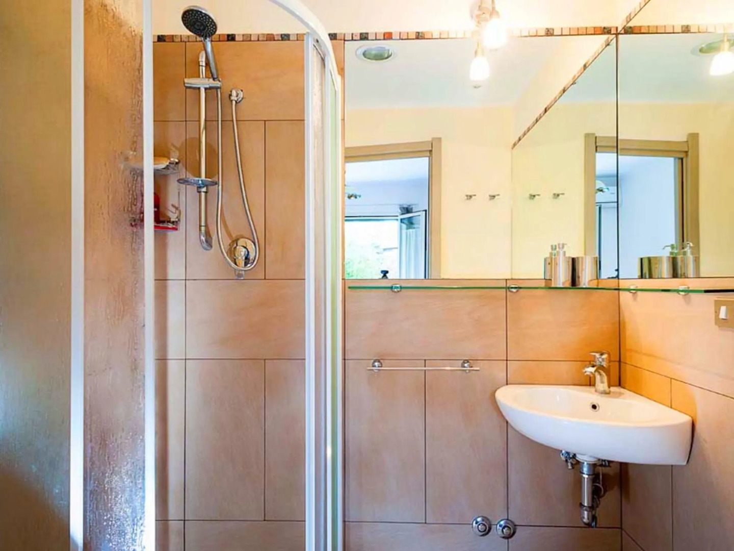 Luxurious Villa in Ragalna with Private Pool