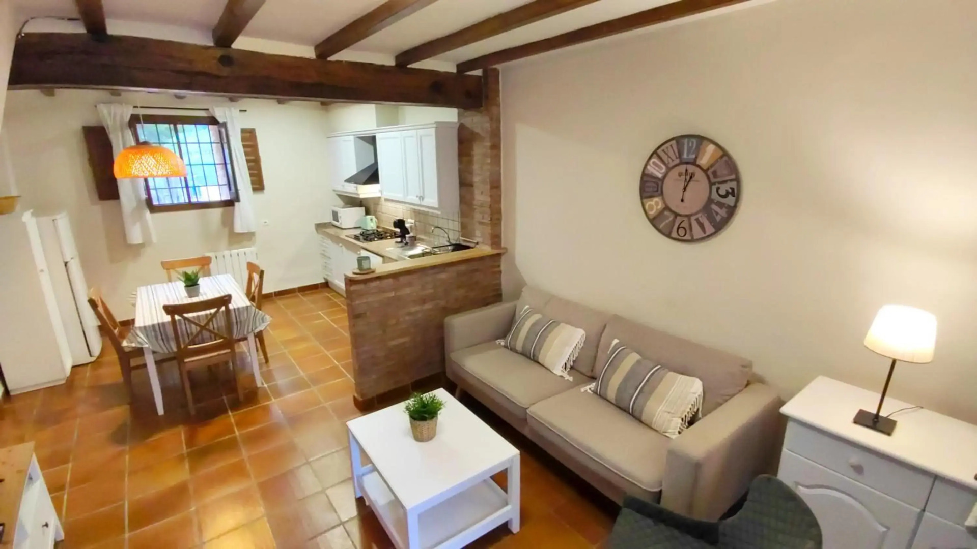 Masía de San Juan Casas Rurales con piscina y vistas a la montaña