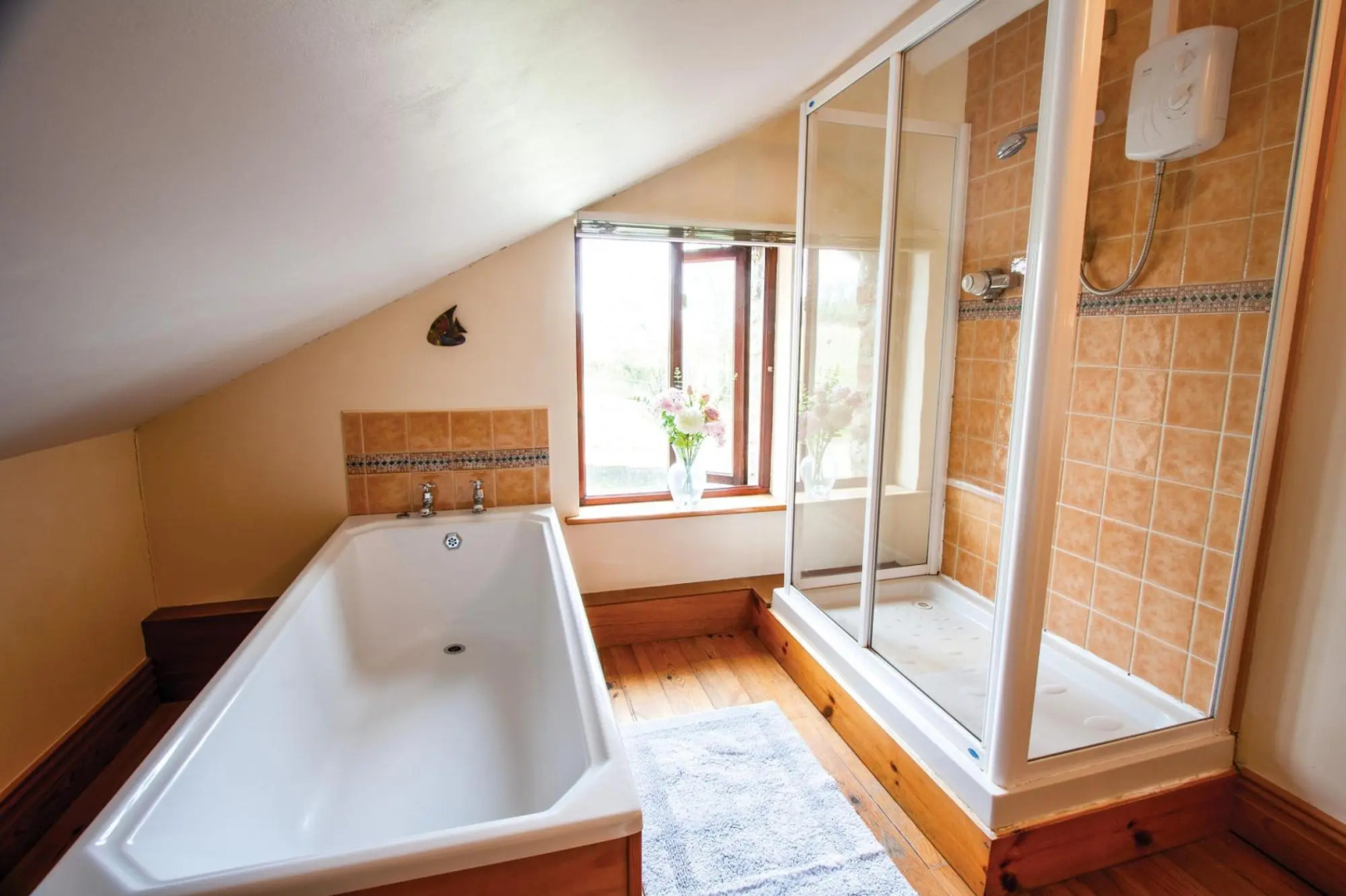 The Lake House Retreat - 7 Bedroom Holiday Home - Sleeps 20 - Southgate