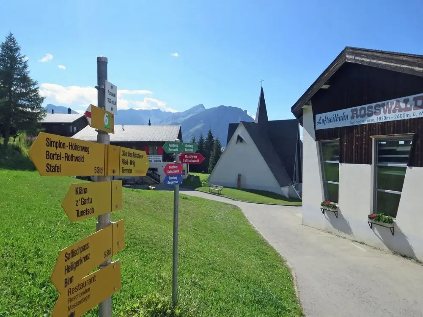 This Chalet is in an Attractive Position in the Car-free Village of Rosswald