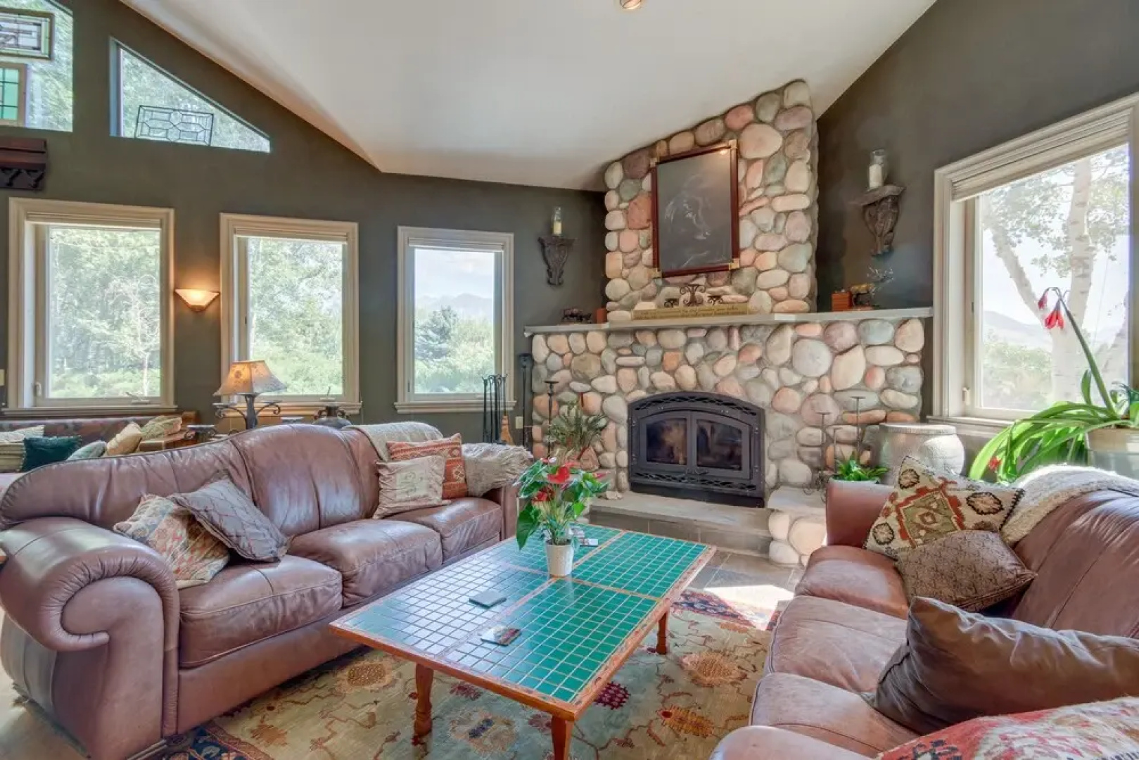 Riverfront Livingston House in Paradise Valley!