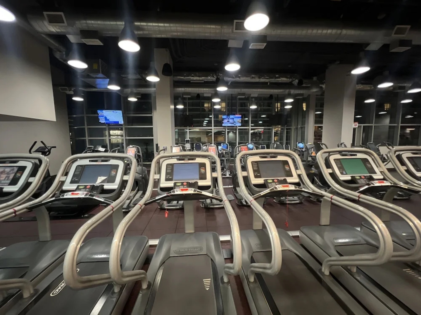 Atlas Suites - Bay & College