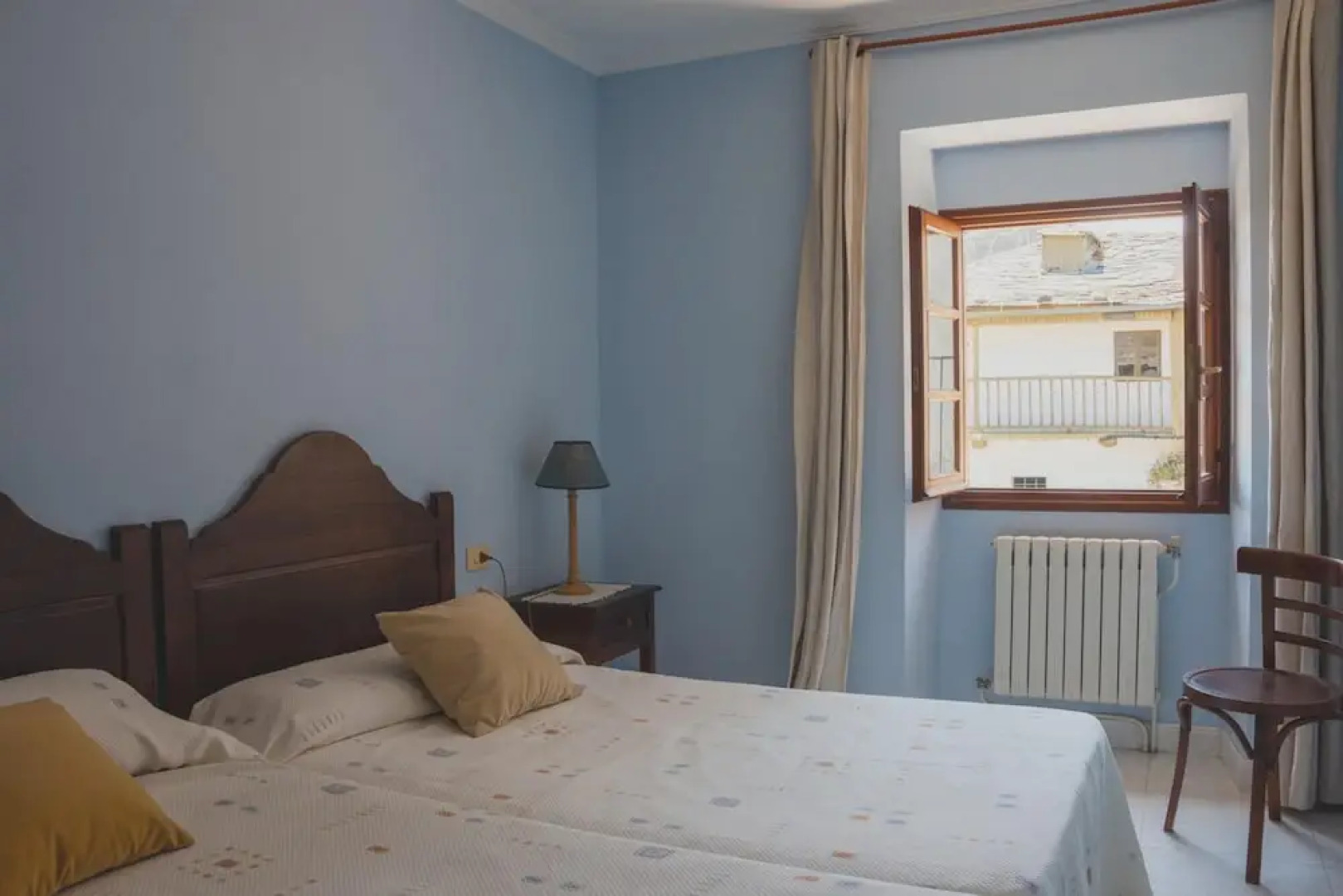 Apartment With 2 Bedrooms in Viveiro, With Wonderful Mountain View, Enclosed Garden and Wifi Near the Beach