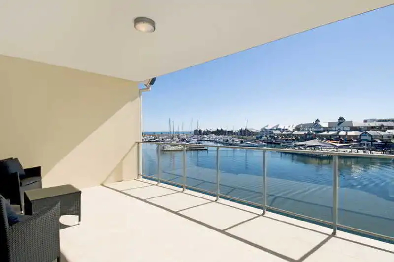 Quality Suites Crest Mandurah