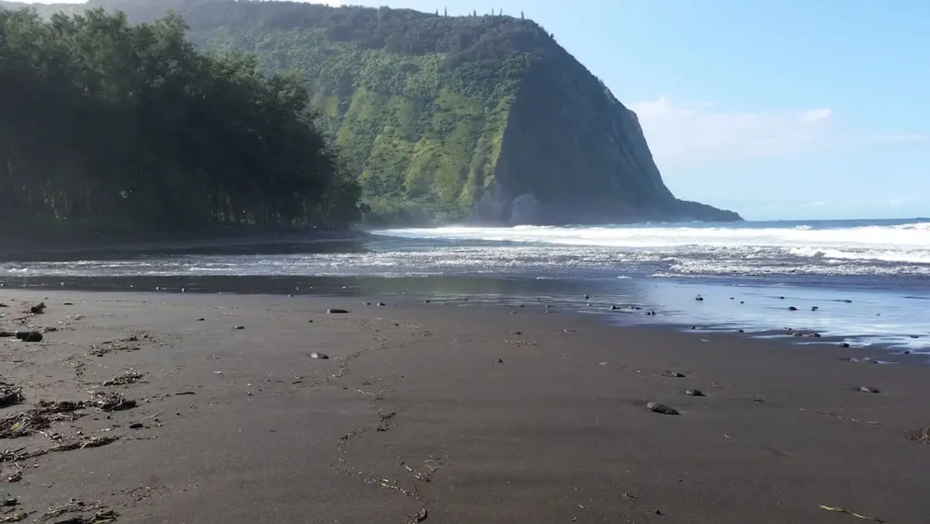 Hamakua Pukana La Hale 3 Bedroom Home by RedAwning