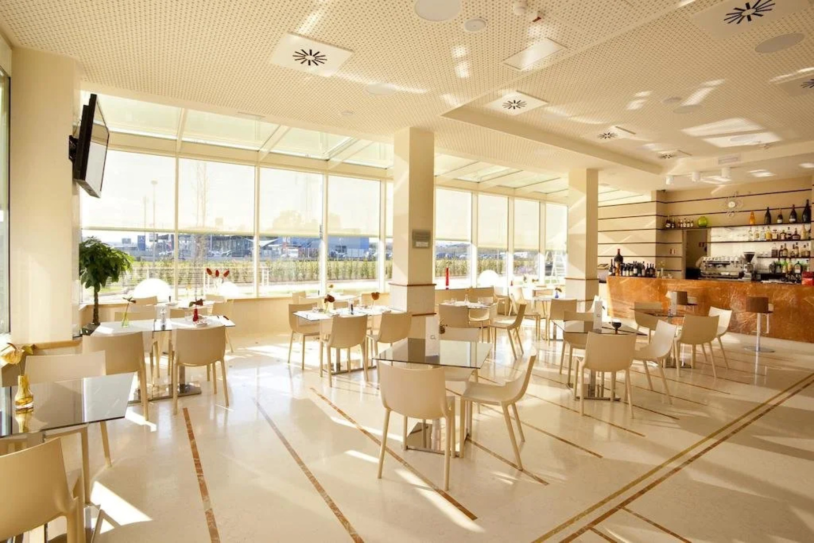 Breaking Business Hotel