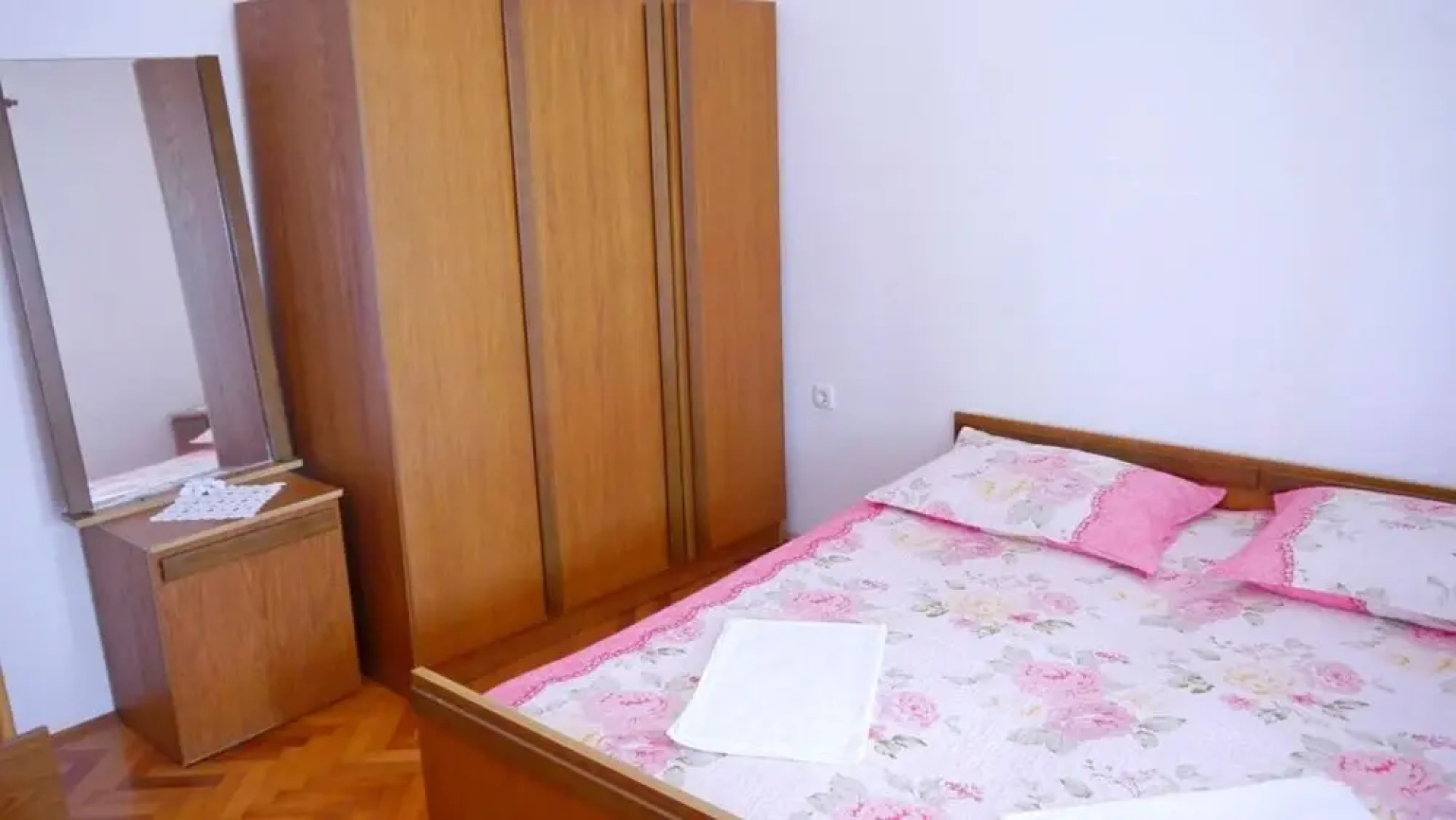Cosy 1 bedroom apartment with sea view