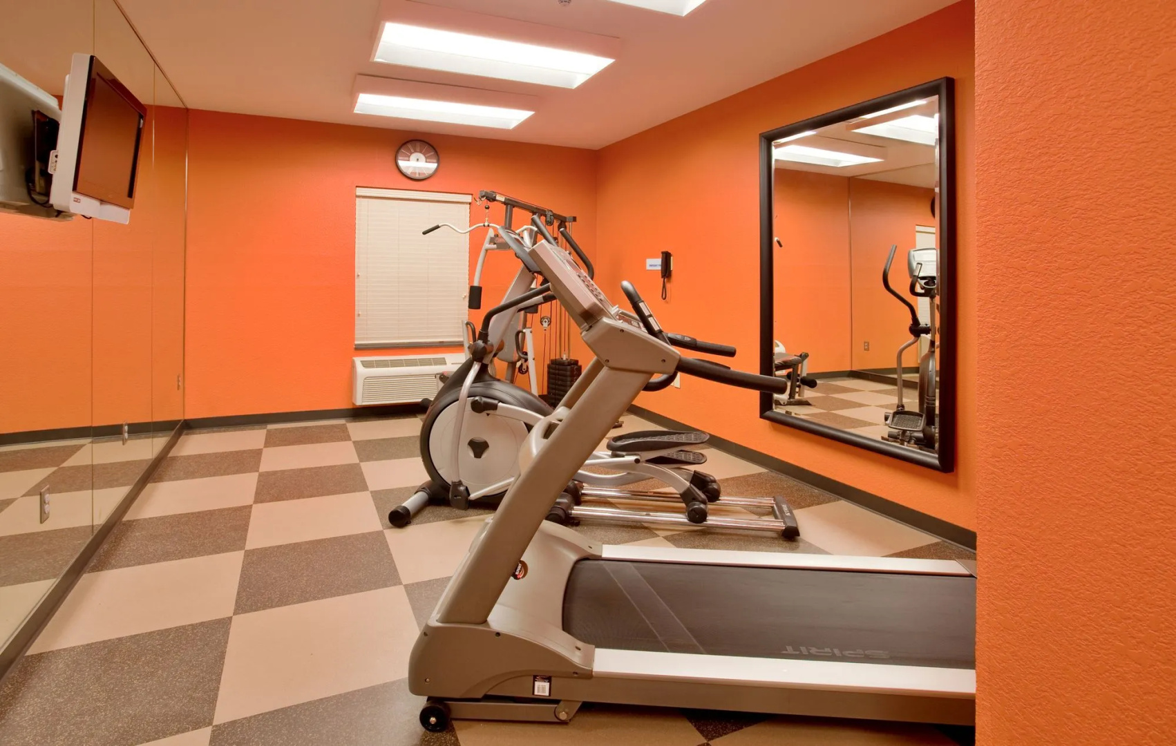 Holiday Inn Express & Suites North Kansas City by IHG