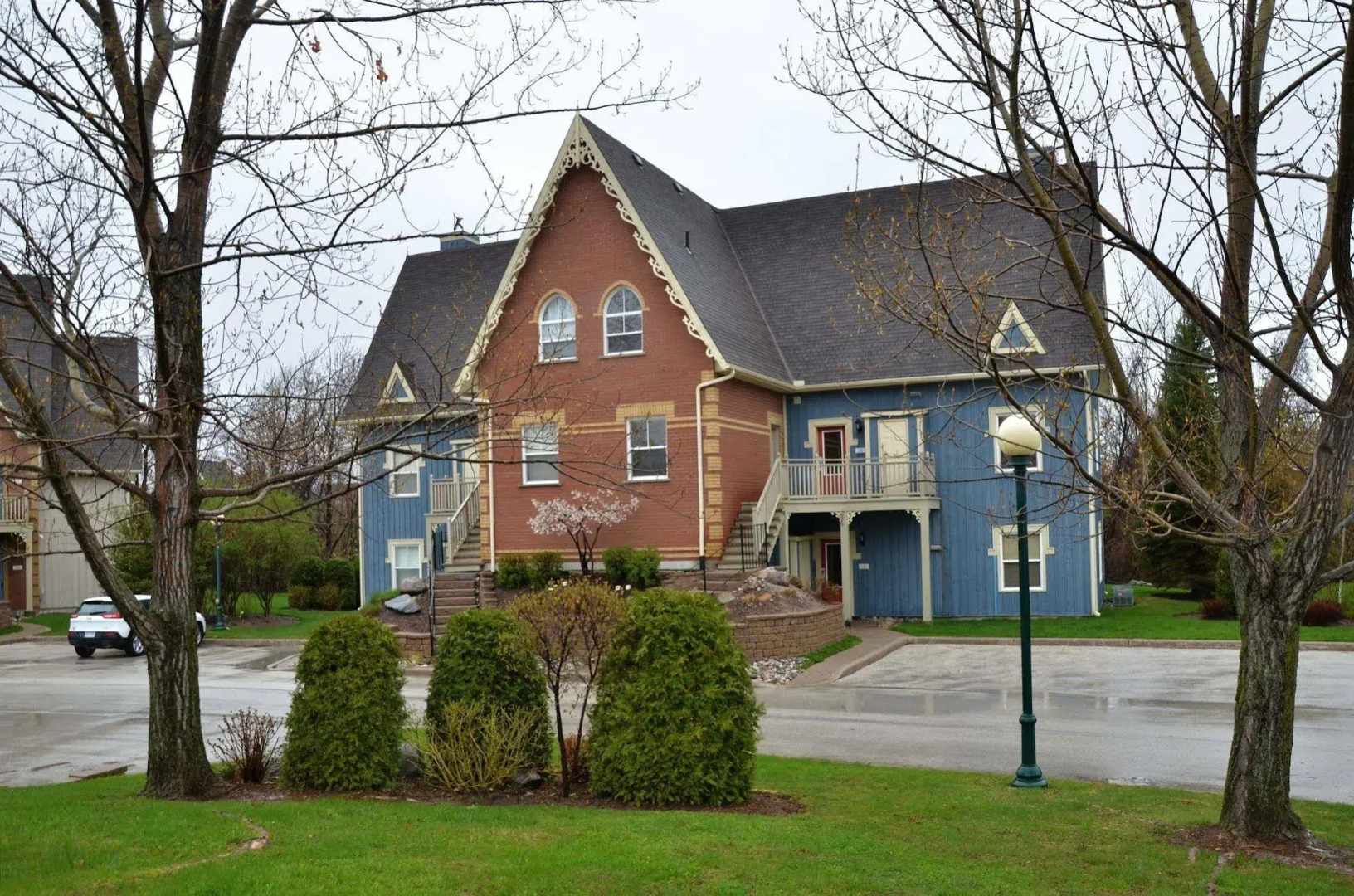 The Lodges at Blue Mountain - Historic Snowbridge Condos