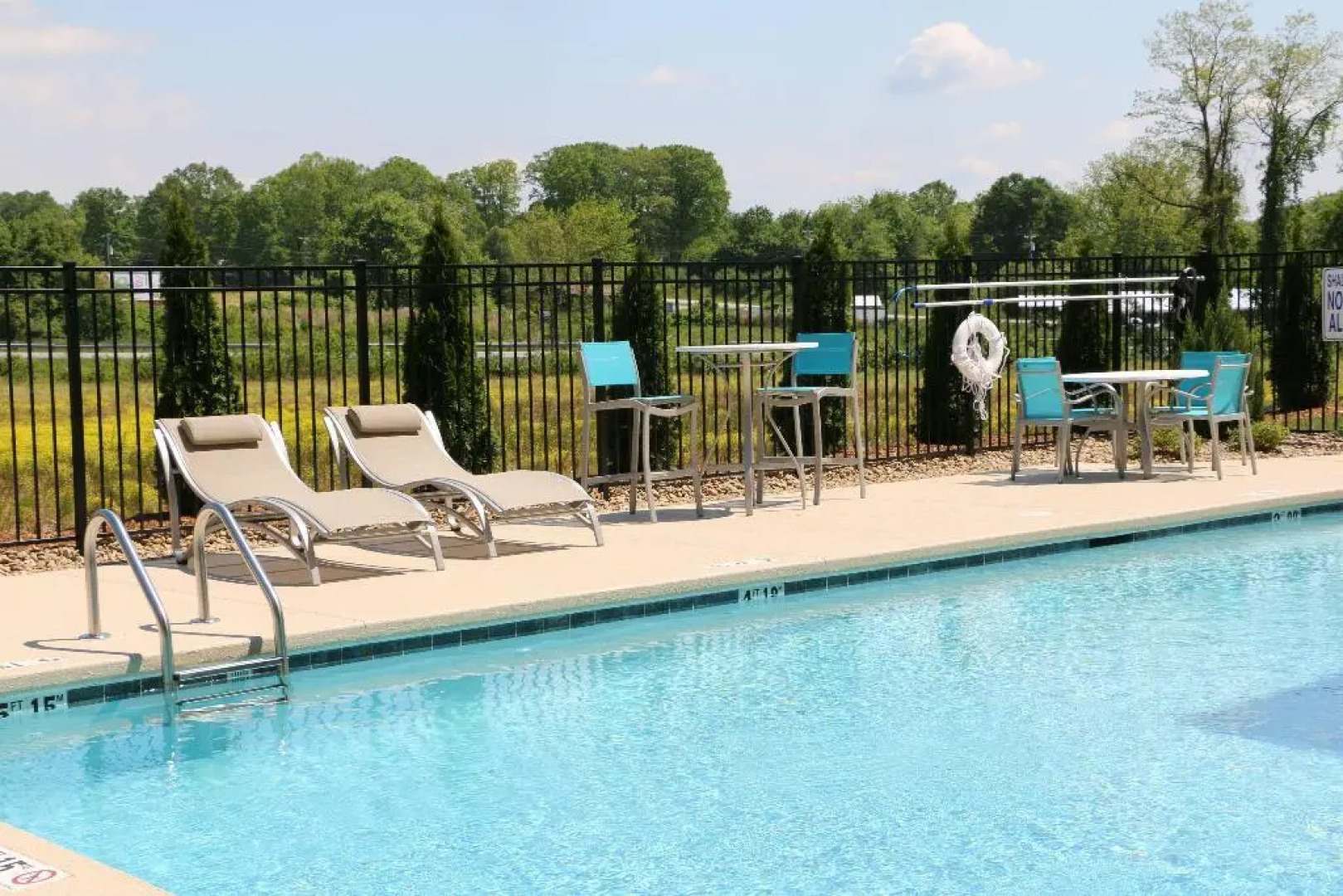 Holiday Inn Express & Suites Hendersonville SE - Flat Rock