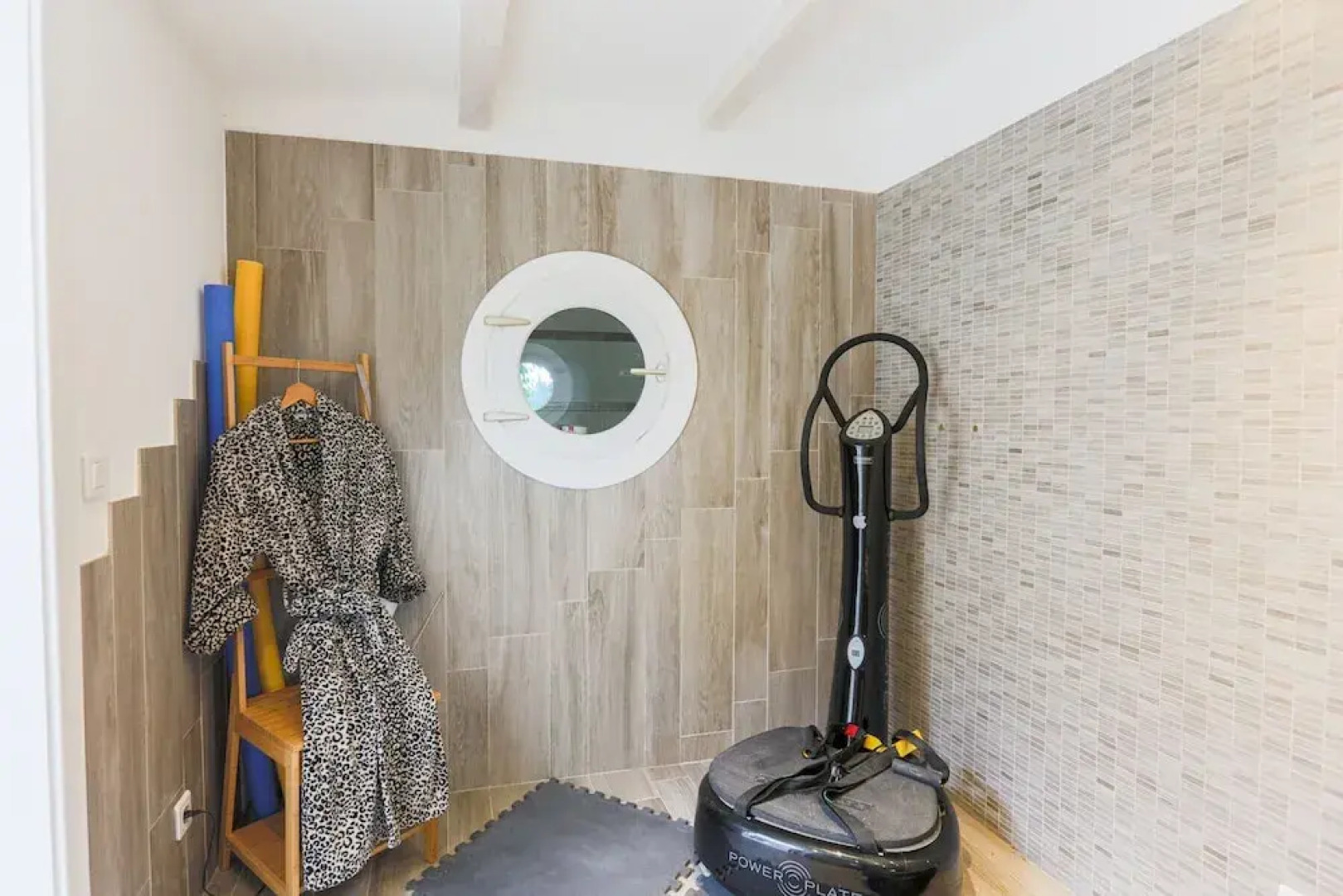 Monaco Vista VI4202 by Riviera Holiday H