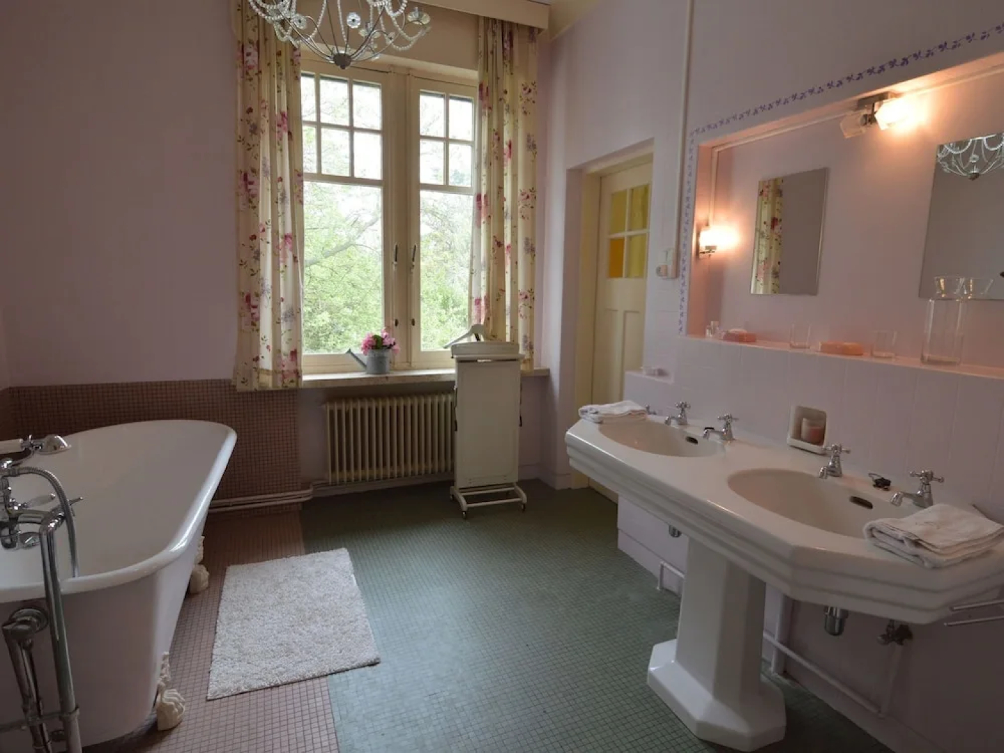 Gorgeous Villa on an Estate With Beautiful Garden, Swimming Pool and Pool House With Sauna