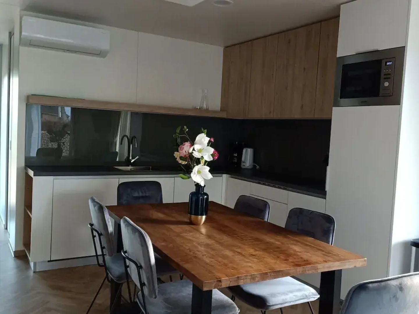 Nice Chalet With Dishwasher, Maastricht at 9 km