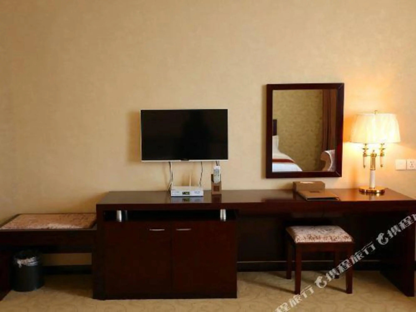 One Mountain One Blue Ecological Theme Hotel (Changbaishan High Speed Rail Station)