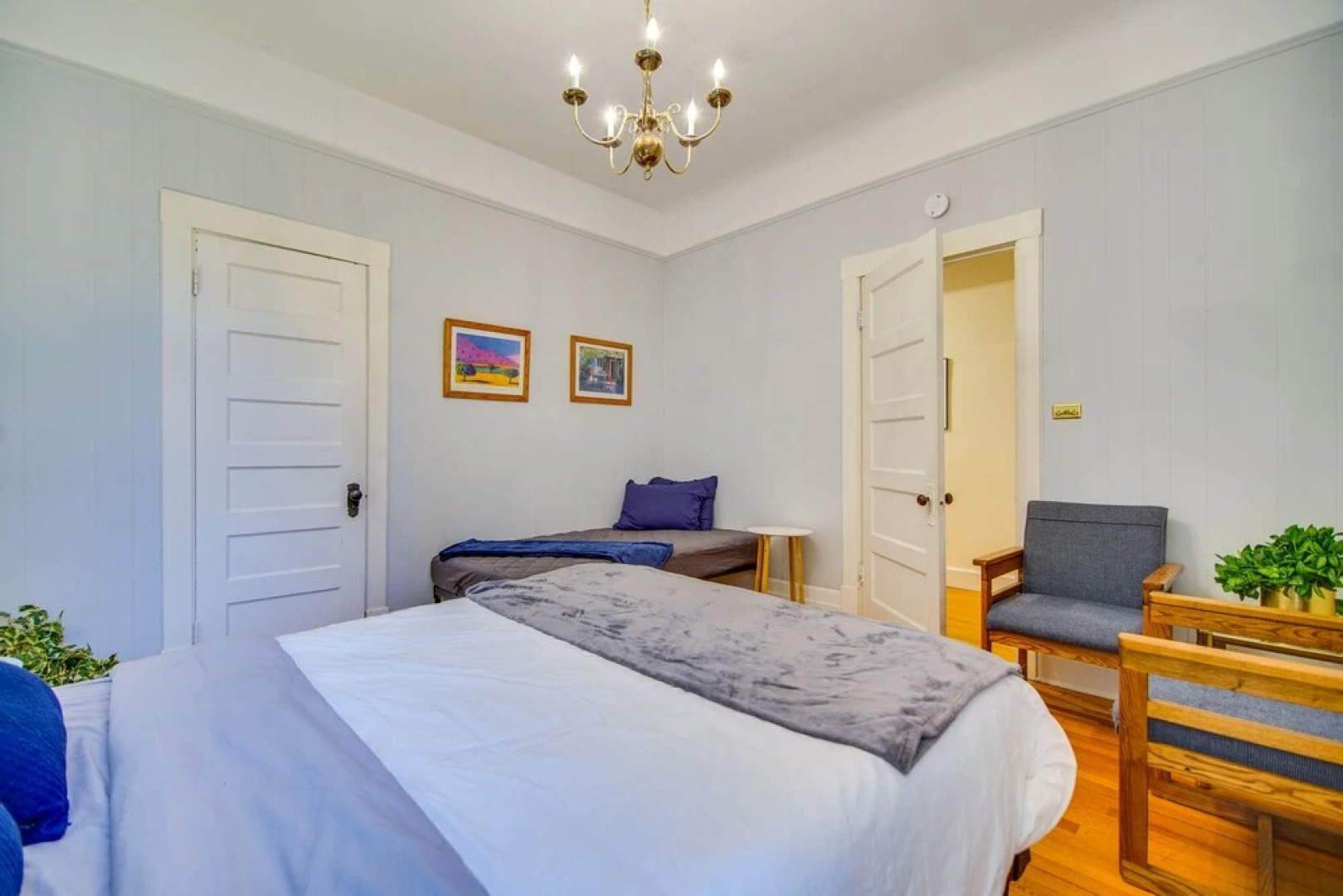 Historic Townhome in Oak Park w/ Backyard!