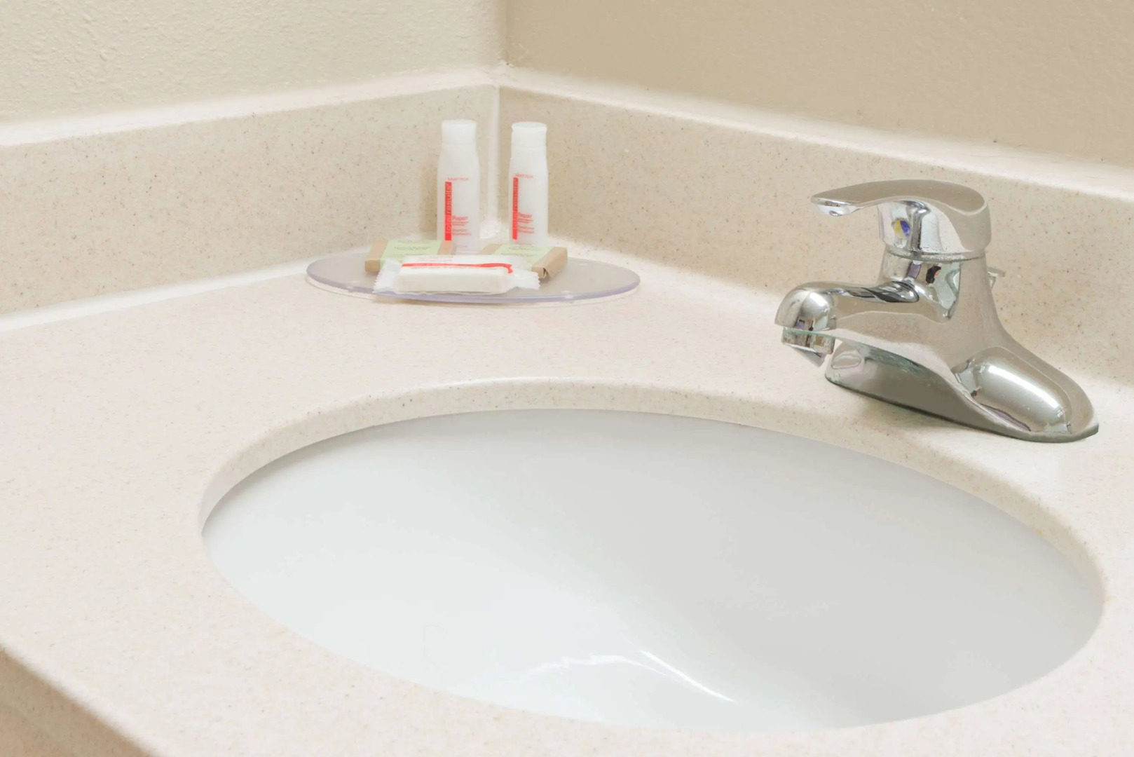 Super 8 by Wyndham St Charles