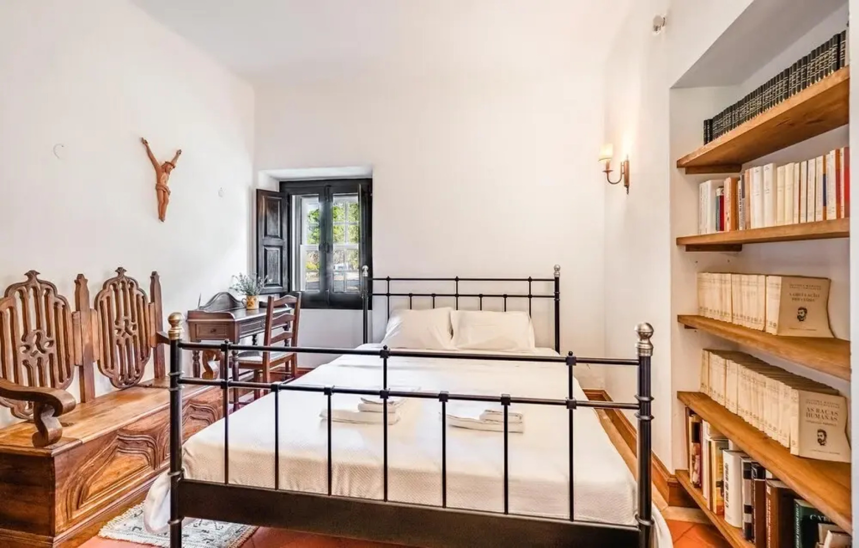 Beautiful Home in Grândola With Wifi and 4 Bedrooms