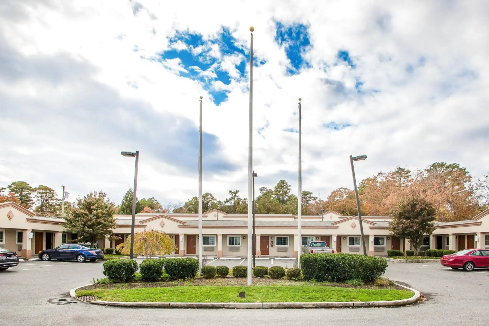 Hibiscus Inn & Suites