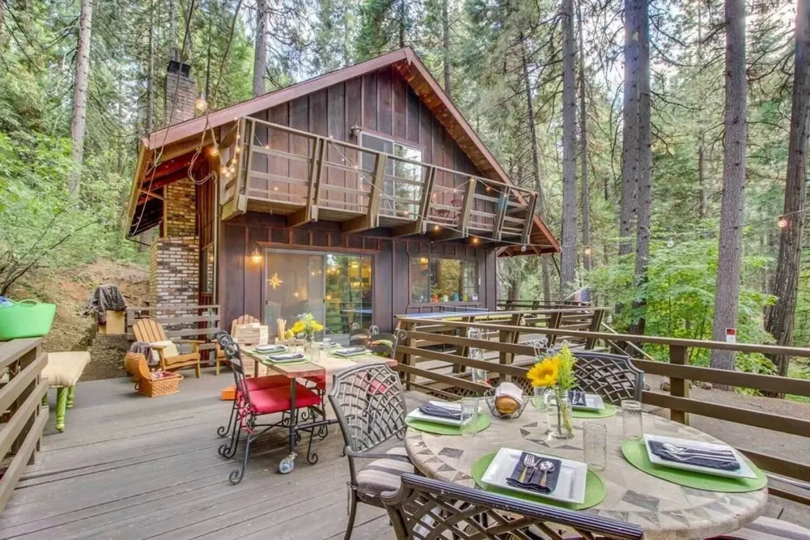 Walk Downtown: Arnold Cabin w/ Large Deck!