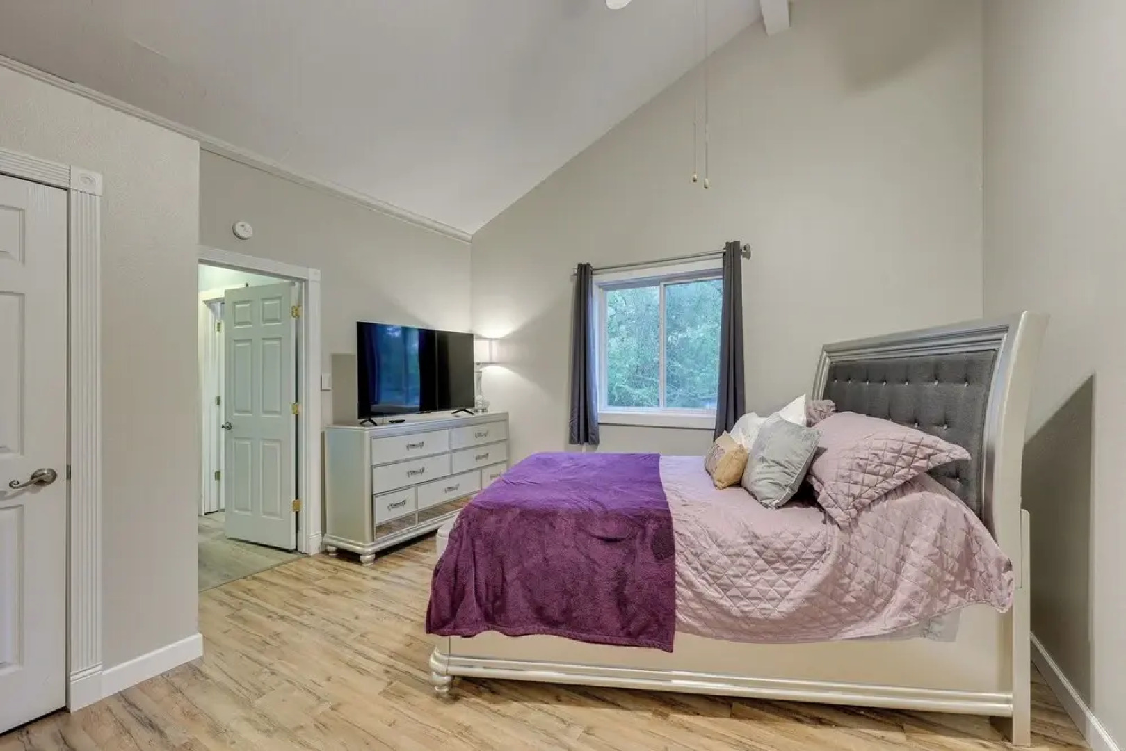 Spacious Hot Springs Lakehouse on Lake Hamilton!