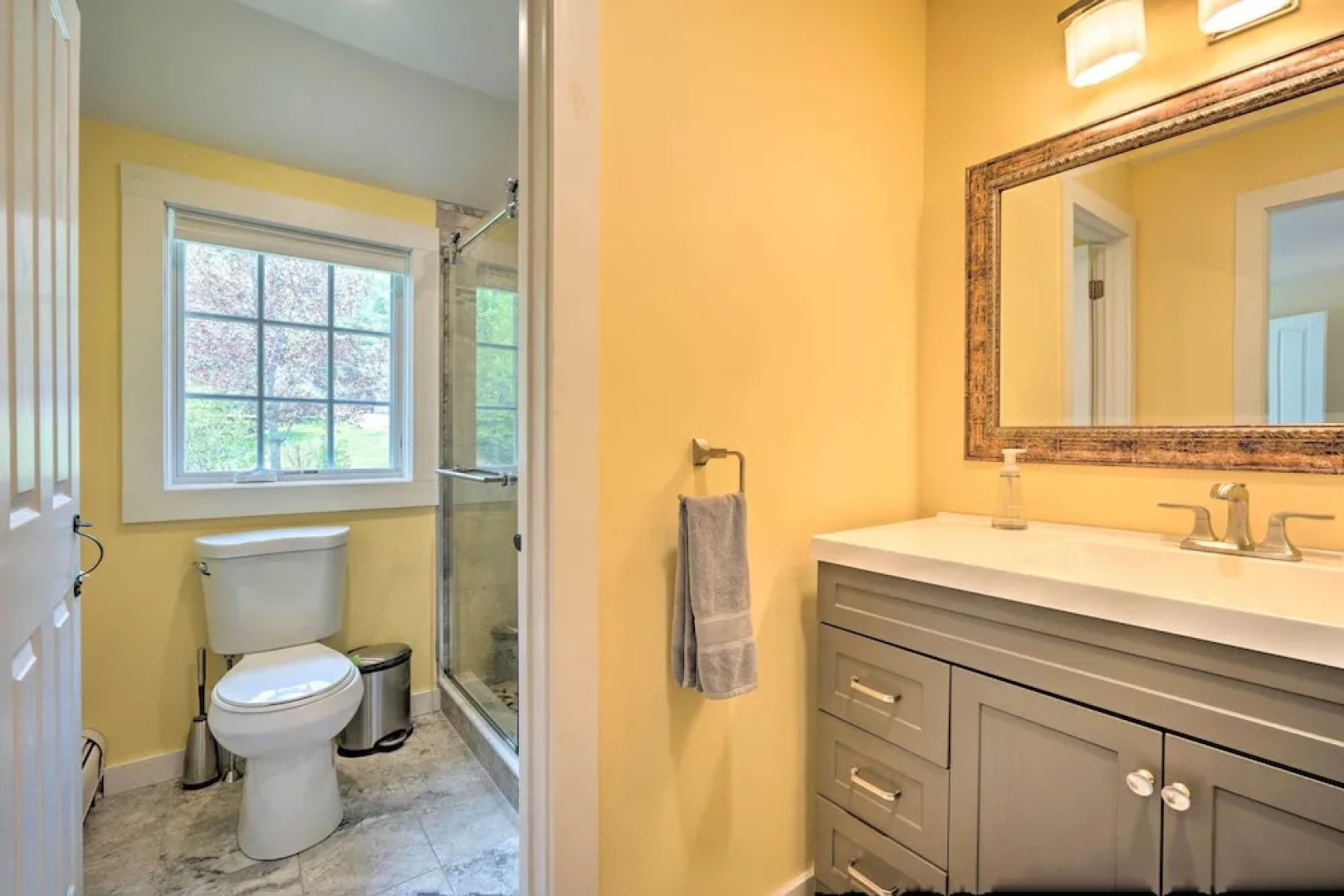 Chic Dover Home w/ Hot Tub: 1 Mi to Golf!