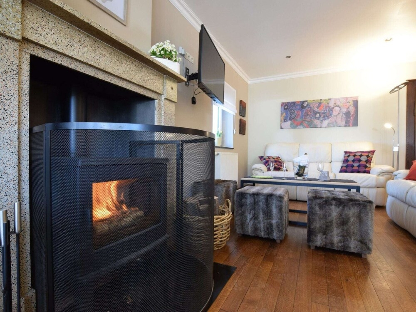 Cozy Family Home for a Meeting Between Nature And History