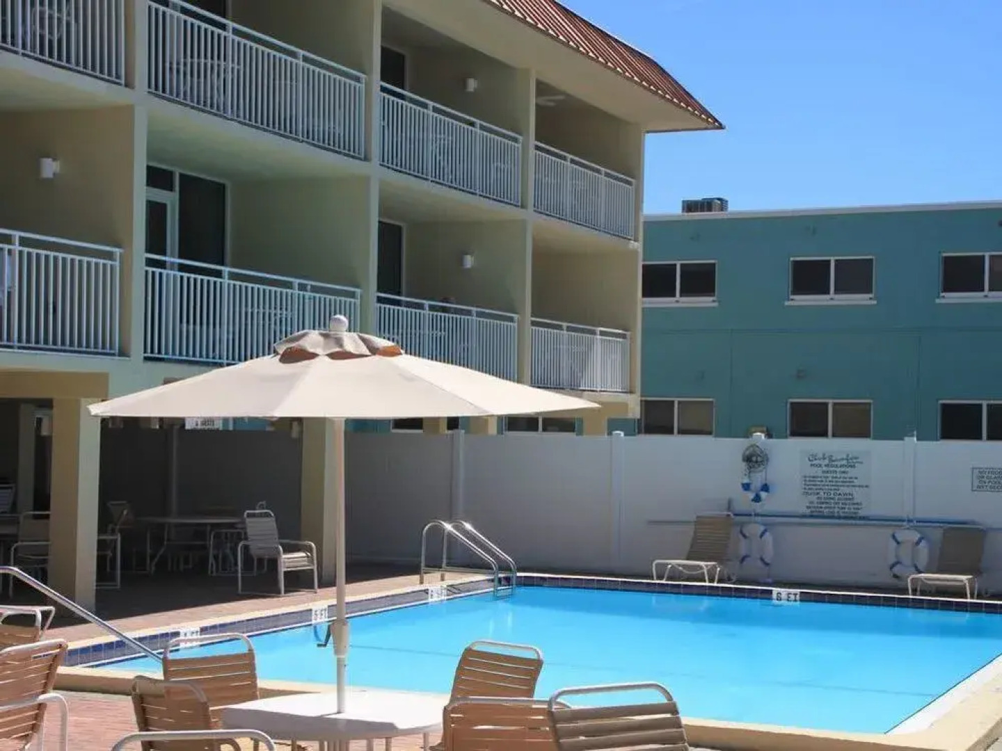 Club Bamboo South - Bradenton Beach