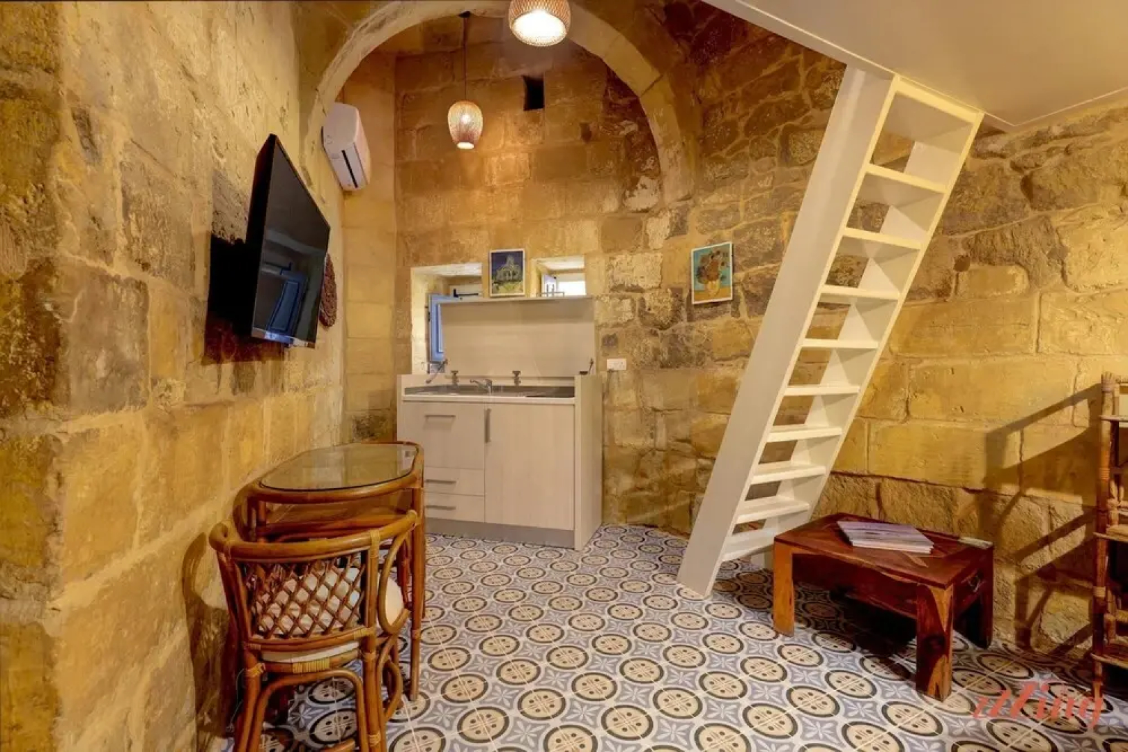 Deluxe Studio in a 900 yr old Luxury Home - 1