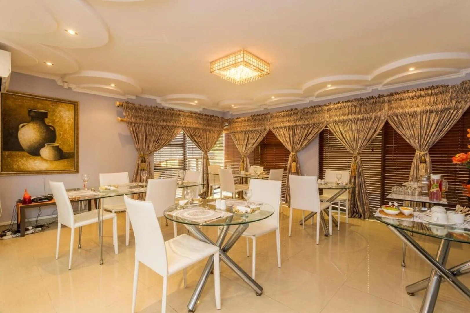 Room in Guest Room - Ezulwini Guest House - Queen Room With Balcony for 2 Guests in Ballito