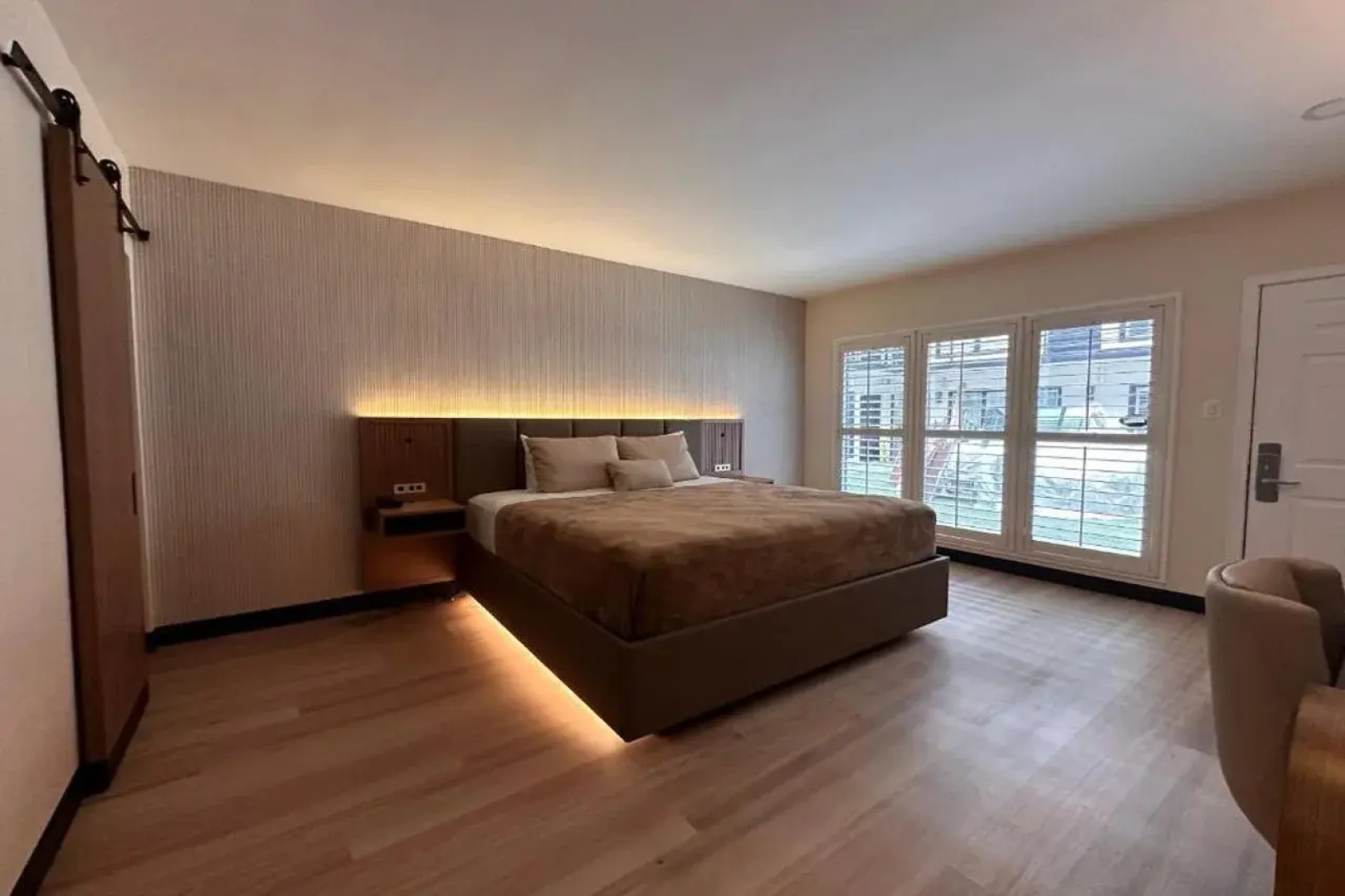 Bevonshire Lodge Motel