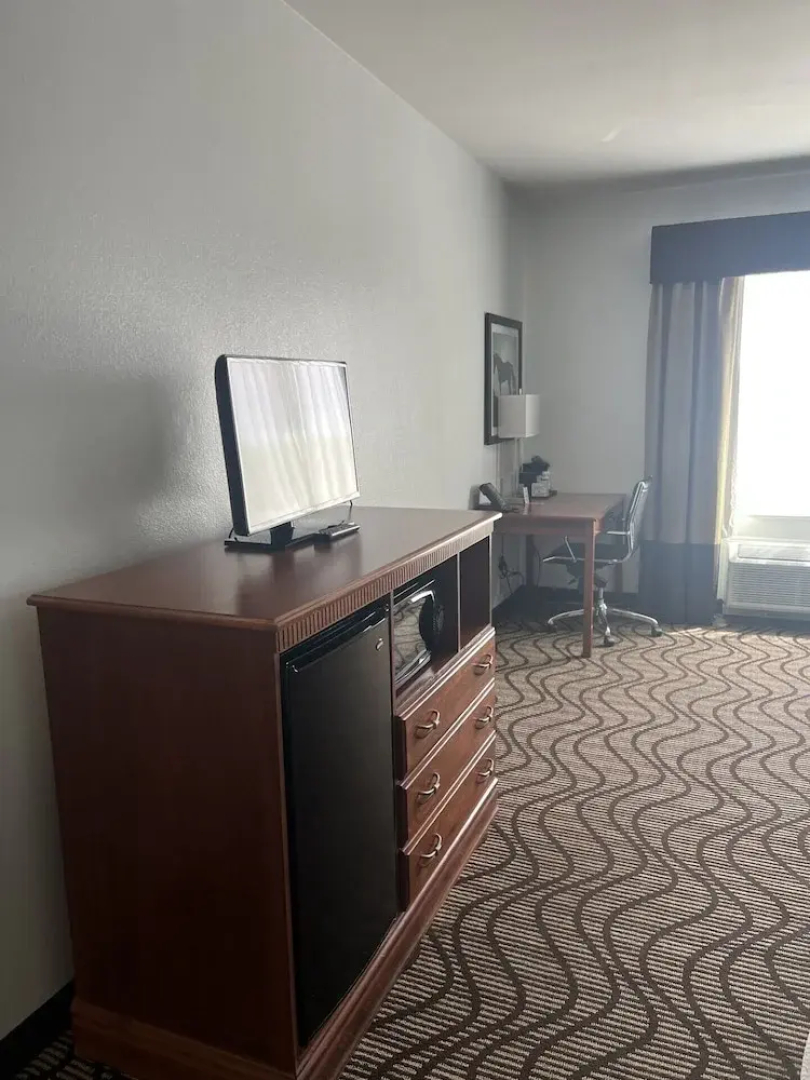 Mathis Deluxe Hospitality