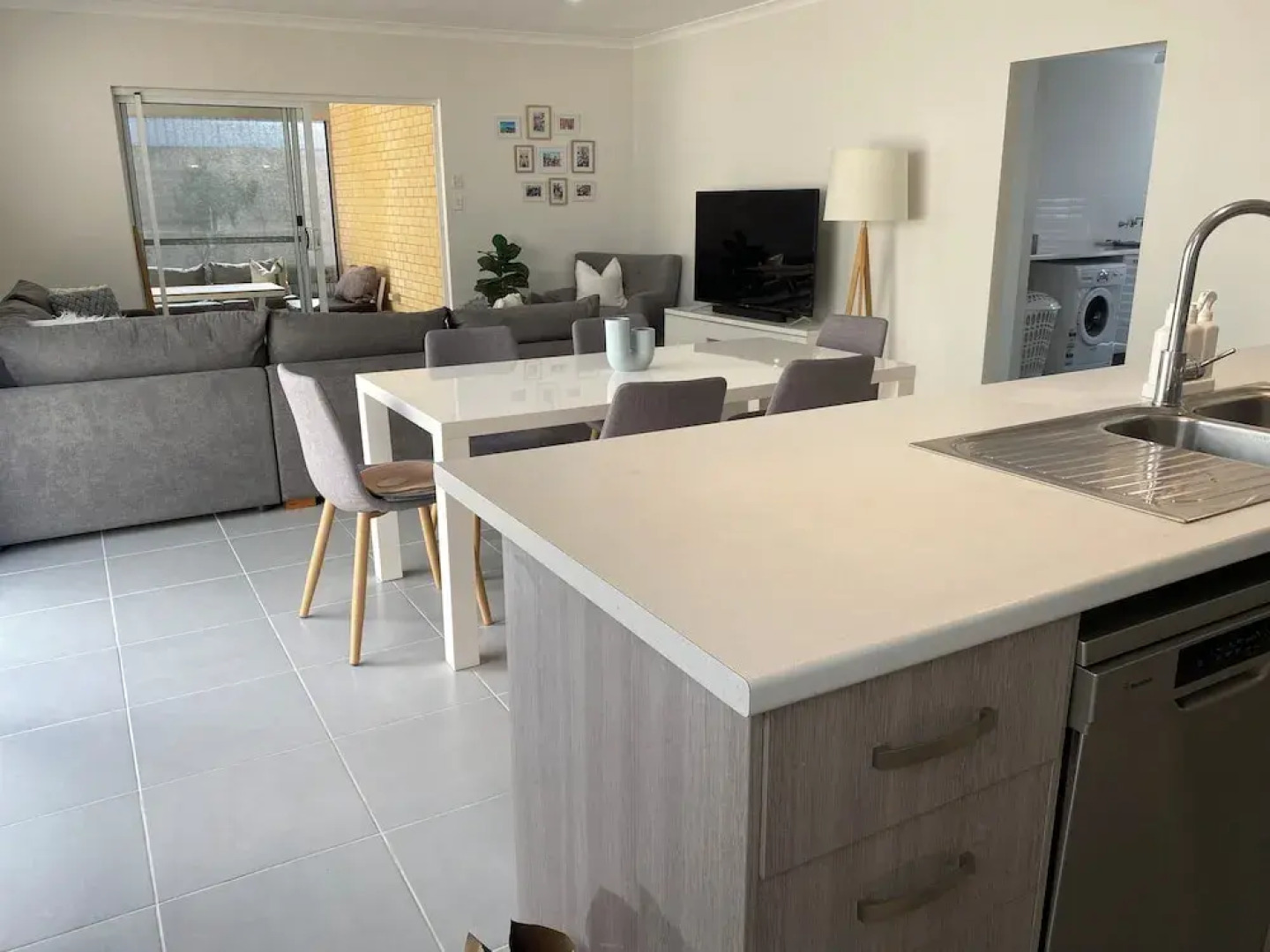 Alkimos Beach Family Accommodation