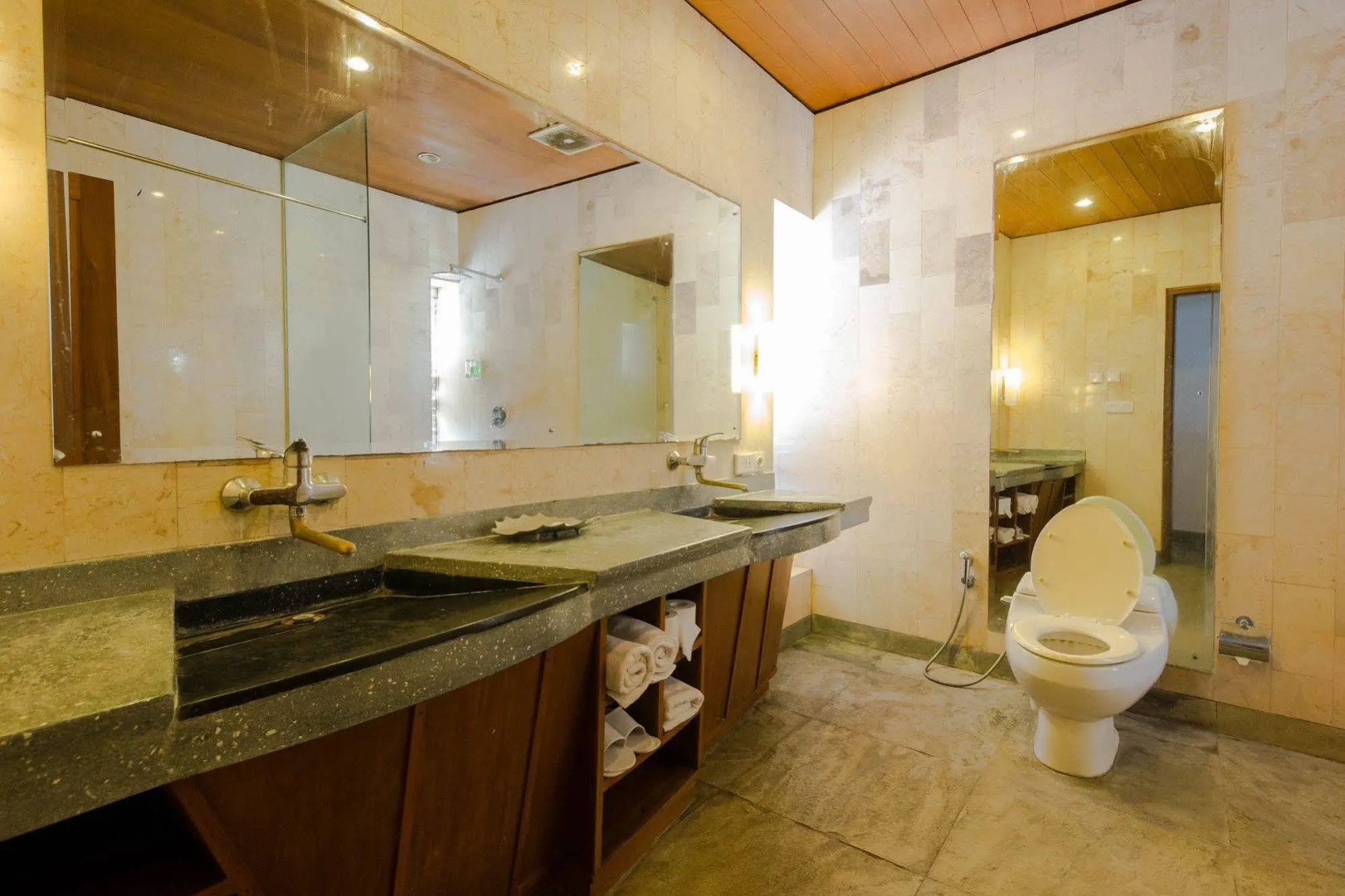 Suarti Resort Villas & Gallery