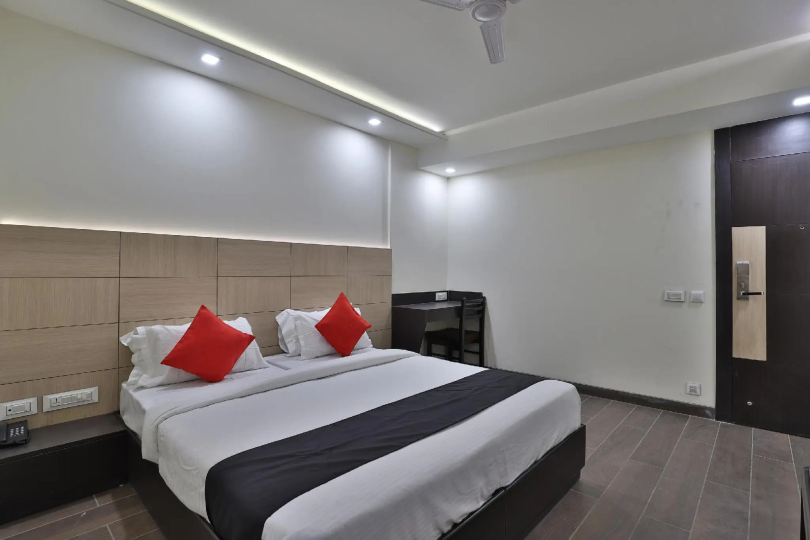 Capital O 41581 Hiriz Hotel