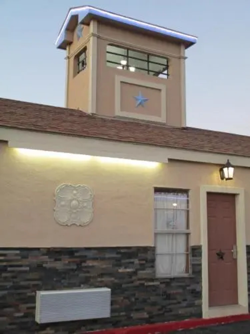Sunset Lodge of Elgin