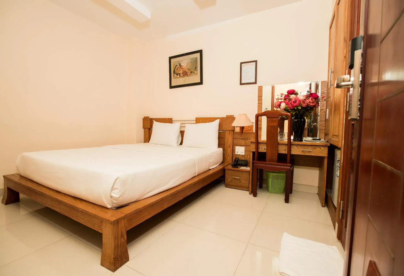 Ipeace Hotel