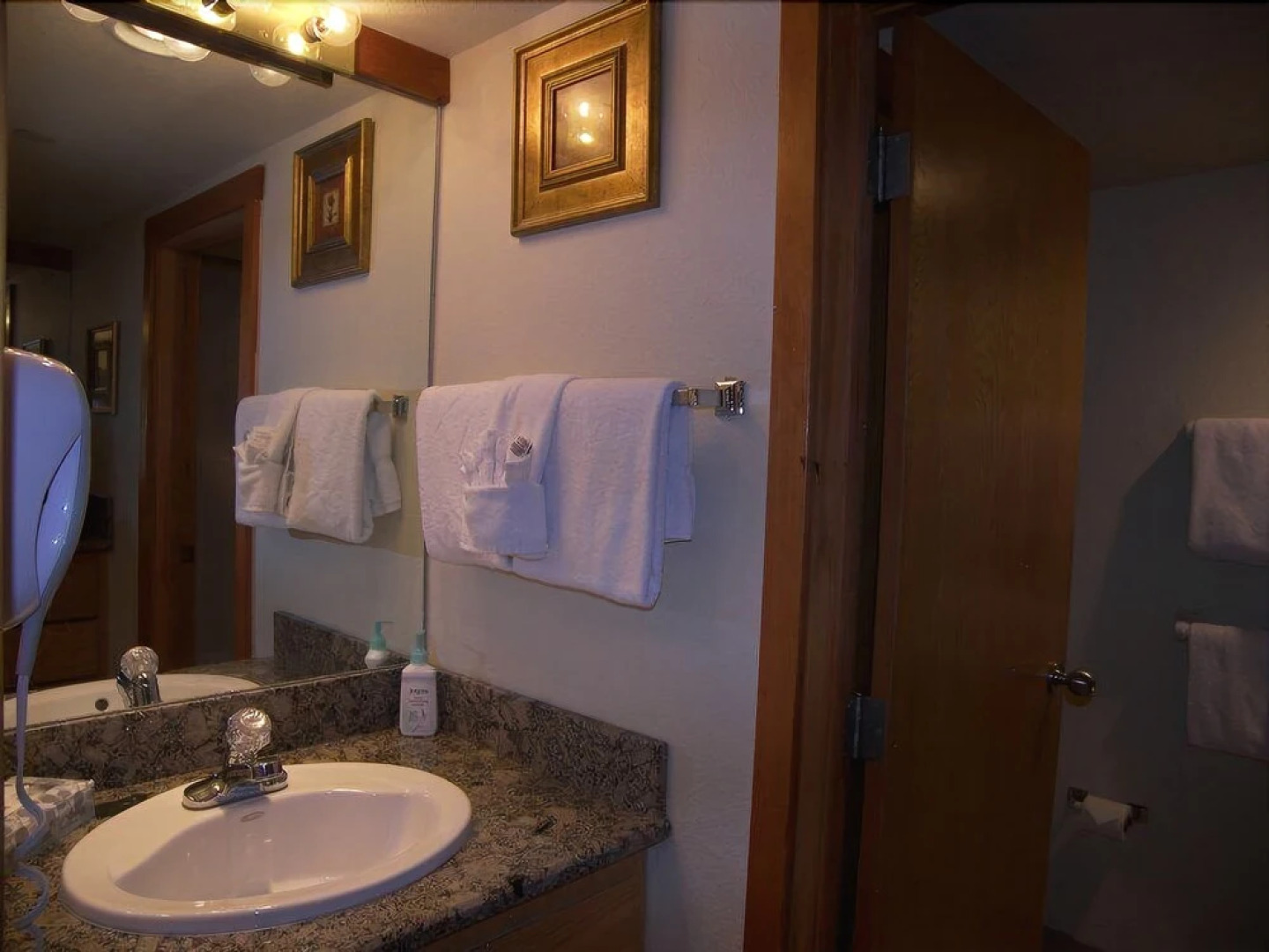 Lakeshore 1 Ba Studio condo by RedAwning