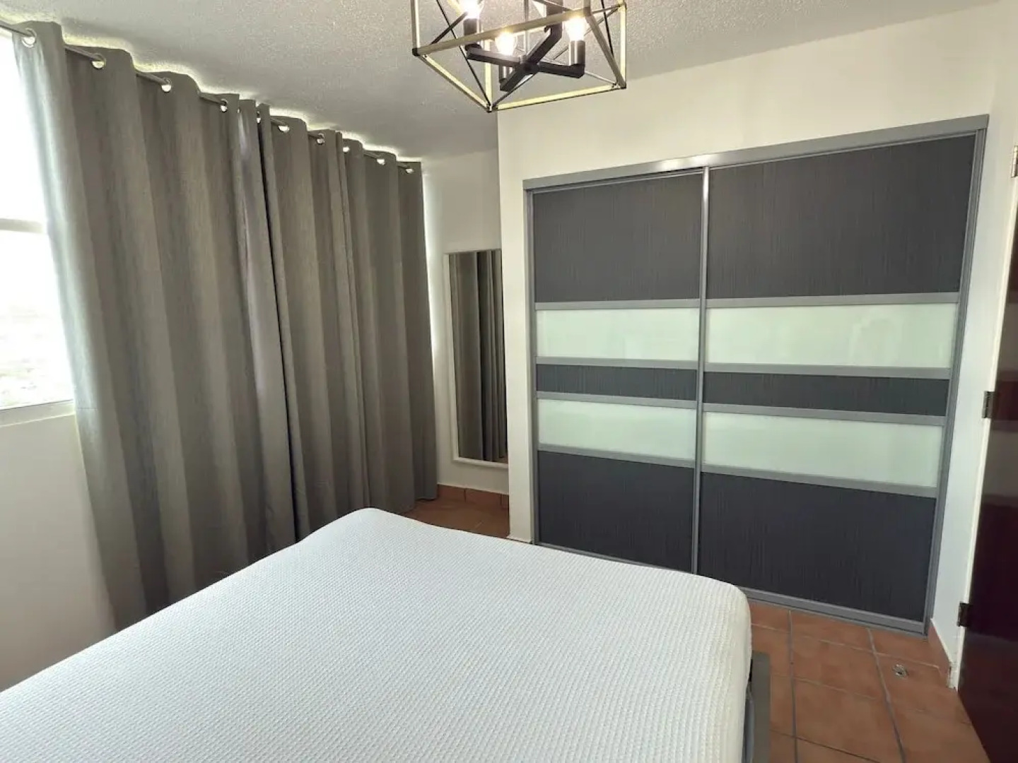 3 Bed 1 Bath 1 Park Plaza Universidad