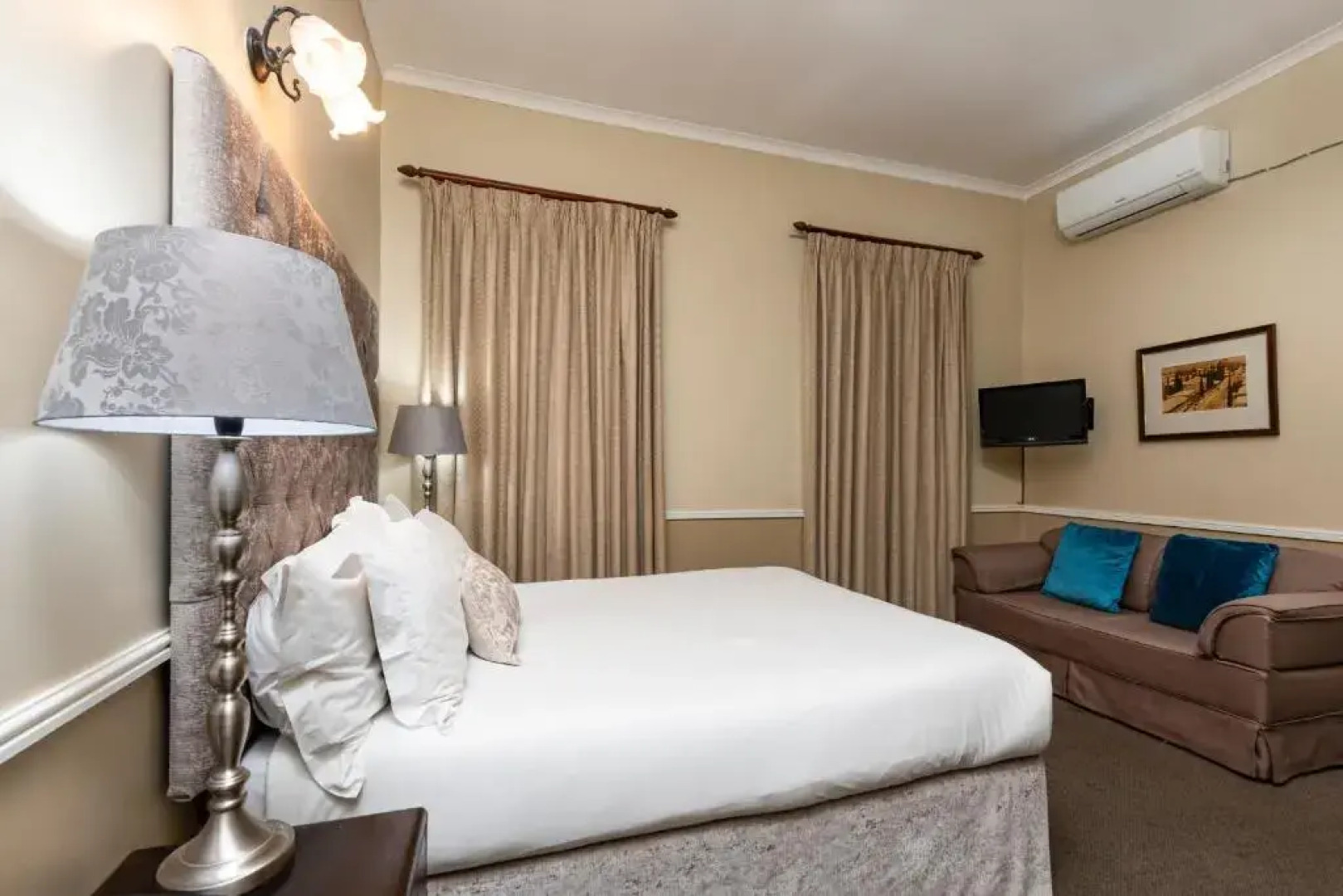 Queen’s Hotel by BON Hotels