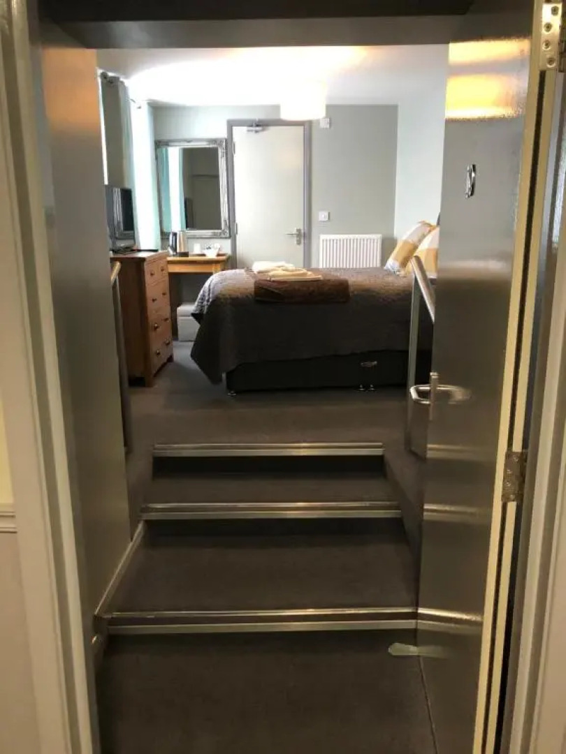 Trowel and Hammer Inn