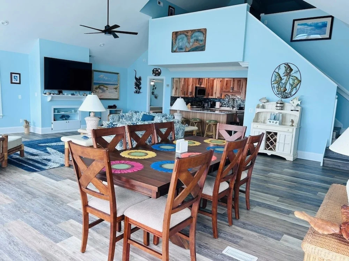 Serenity's Star 4 Bedroom Home by RedAwning