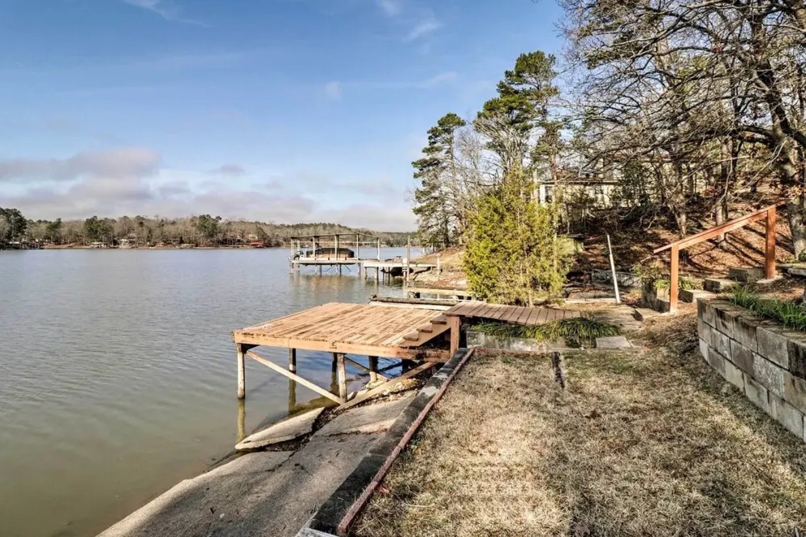 Riverfront Deck + Fire Pit: Hot Springs Retreat!