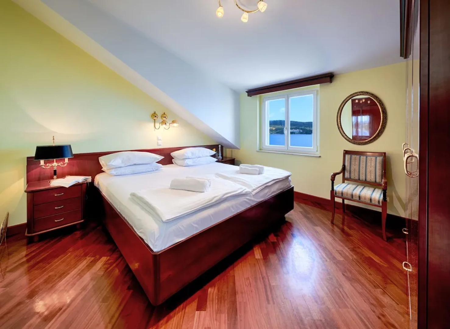 Apartments Donna with Sea View