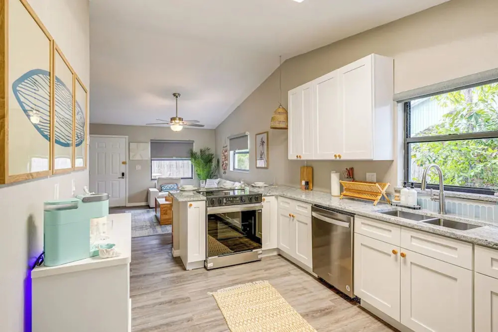 Dtwn Palm Harbor Condo: Walk to Water!