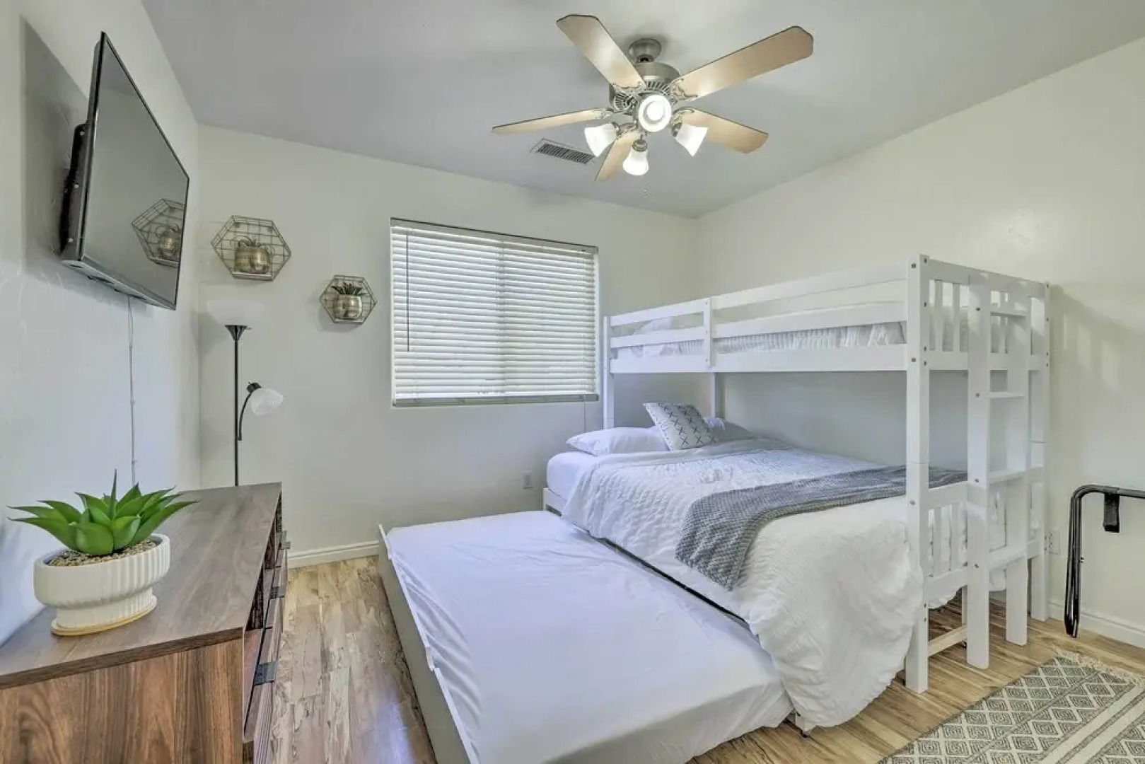 Modern Page Retreat w/ View, 9 Mi to Wahweap Beach