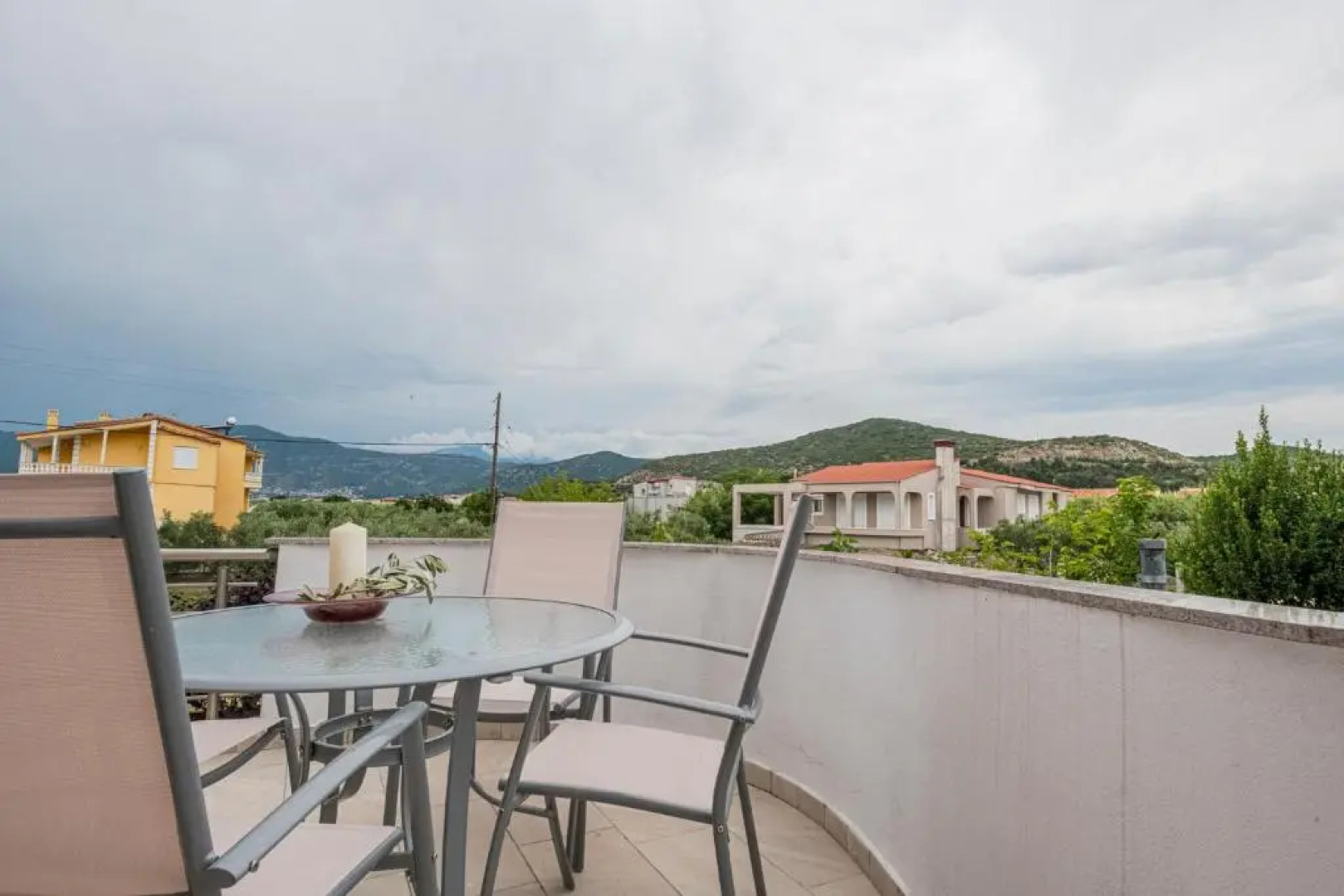 Design Suites Efharis (Merlot)