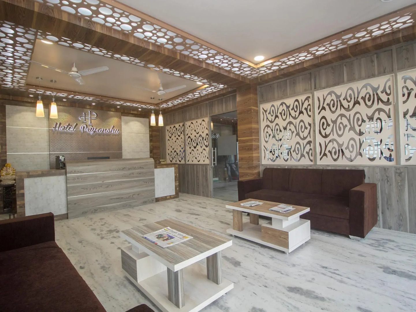 OYO 14795 Hotel Priyanshu