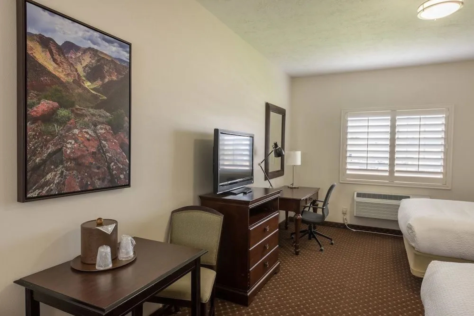 Landmark Inn and Suites