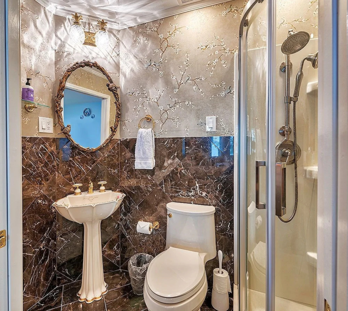 Sea Mist Waterfront Inn