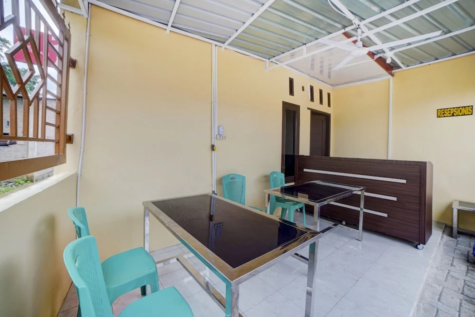 OYO 90773 Shine Guest House